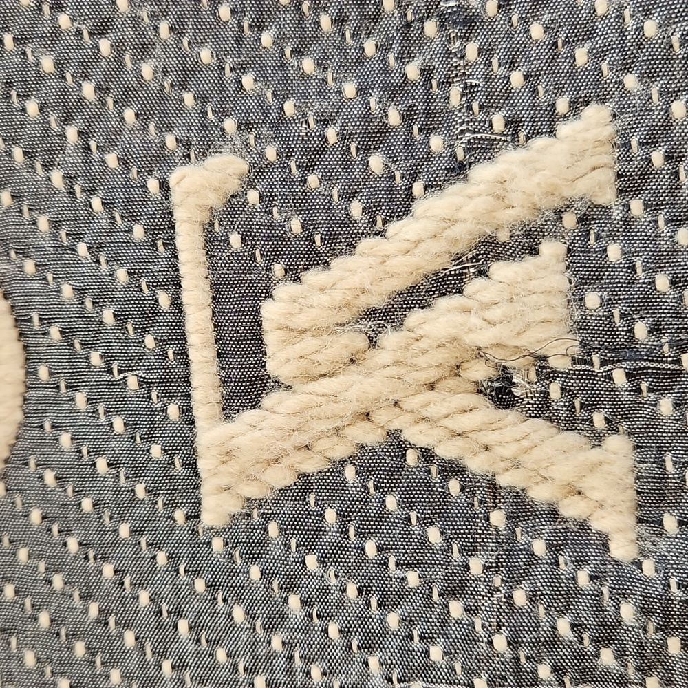 GORGEOUS LOUIS VUITTON LONG MONOGRAM WOOL BLEND SCARF - Picture 7 of 16
